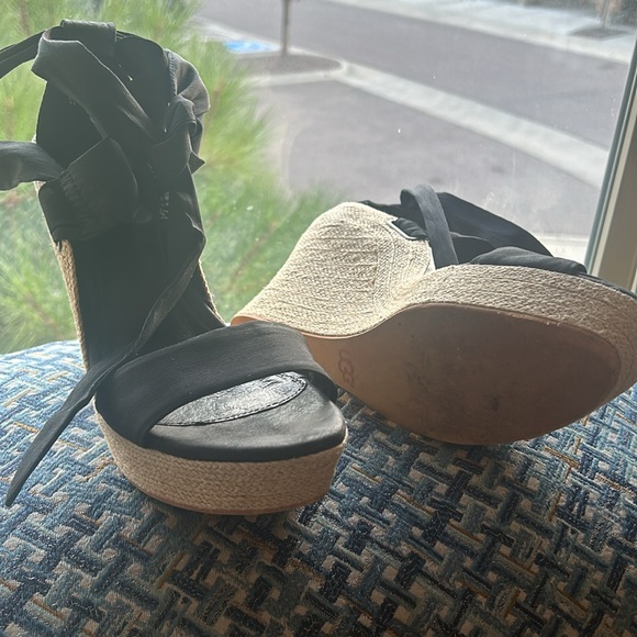 Ugg Jules tie platform wedges size 8. - Picture 6 of 6